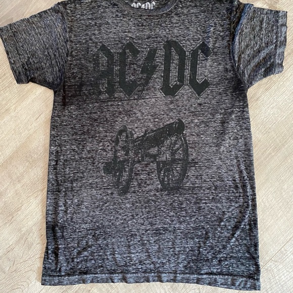 AC/DC 2015
Graphic T-shirt Mens size small
Gray Heather - Picture 5 of 5